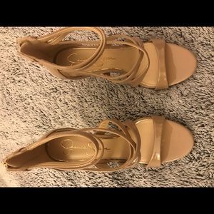 Jessica Simpson taupe/tan patent leather heels